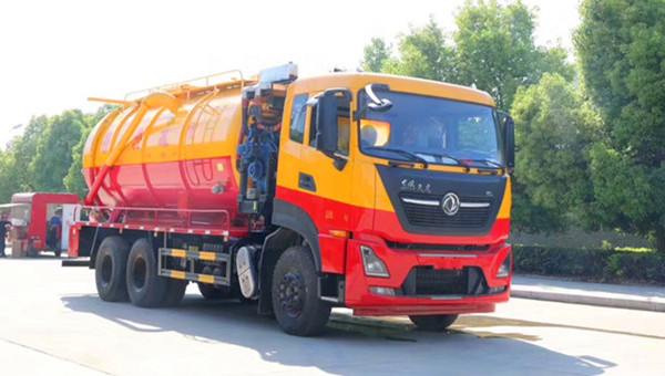 國(guó)六東風(fēng)天龍后雙橋清洗吸污車(chē)